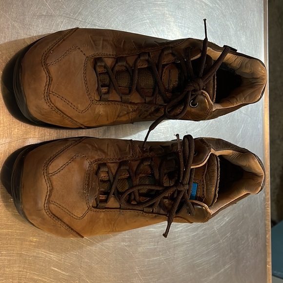 Cabelas Meindl hiking shoes. Mens 8w. Great condition. - Picture 3 of 4